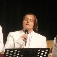 Christin mit musikalischer Begleitung für Trauerfeiern